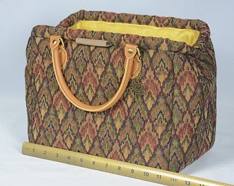 Petite  carpetbag picture