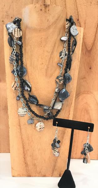 Shell Suede Chain Bead Necklace picture