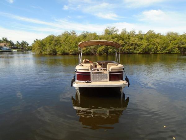 Boat 3- 22' Bennington Pontoon picture