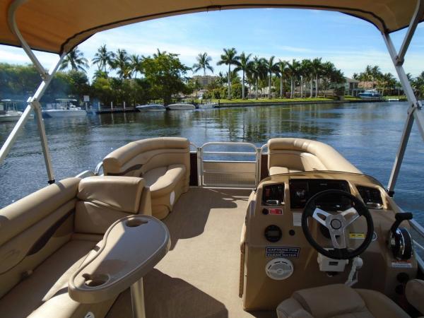 Boat 3- 22' Bennington Pontoon picture