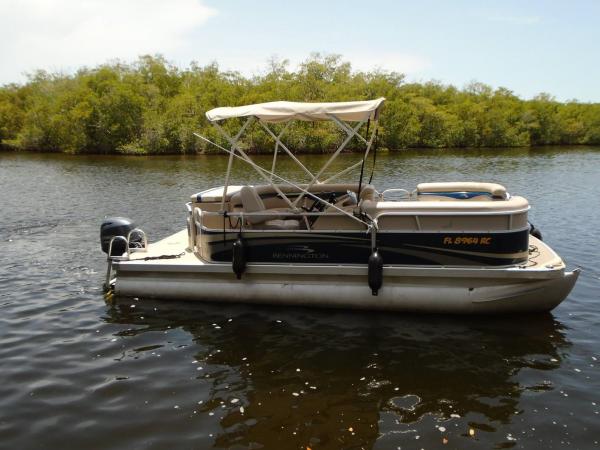 Boat 5 -22' Bennington Pontoon picture