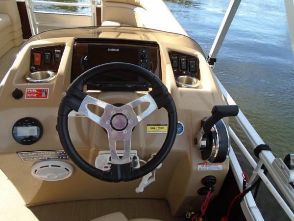 Boat 3- 22' Bennington Pontoon picture