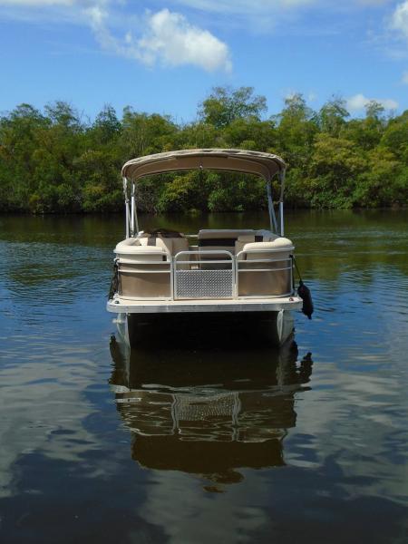 Boat 5 -22' Bennington Pontoon picture