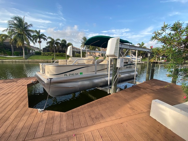 Boat 10 - 22' Sweetwater Pontoon picture