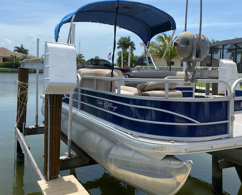 Boat 9 - 22' Suntracker Pontoon picture