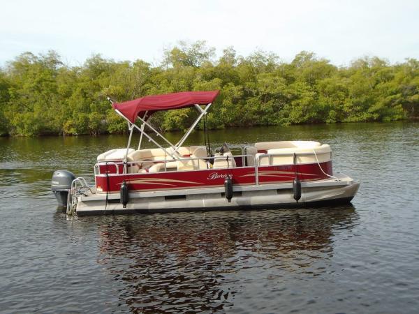 Boat 8 - 22' Berkshire