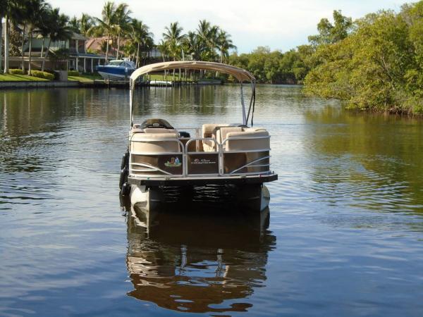 Boat 4- 26' Sun Tracker Pontoon picture