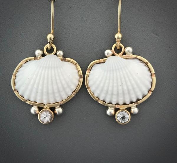 ark clam shell earrings