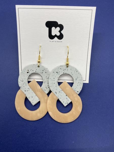 Figure 8 Earrings picture