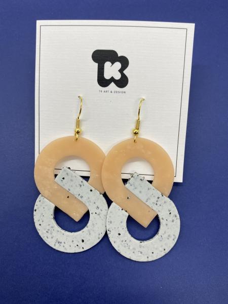 Figure 8 Earrings picture