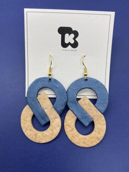 Figure 8 Earrings picture