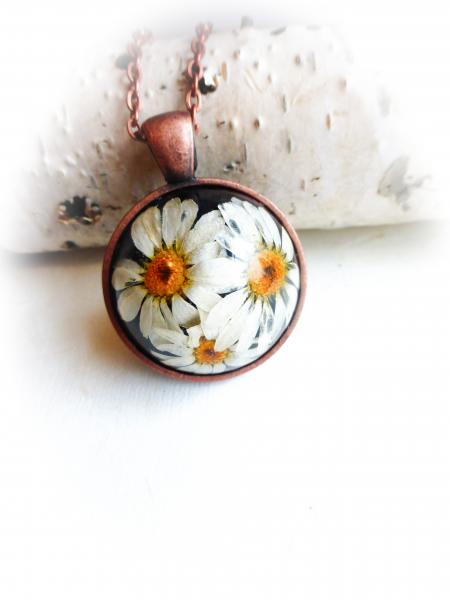 Three daisies pendant picture