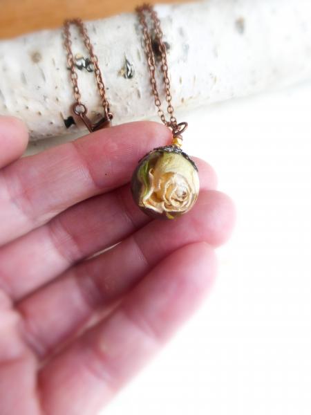 Yellow rose necklace picture