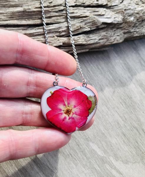 Real rose heart necklace picture