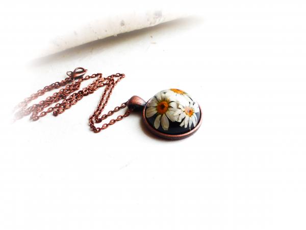 Three daisies pendant picture