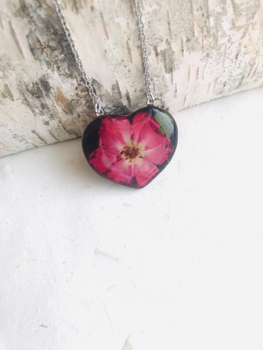 Real rose necklace picture