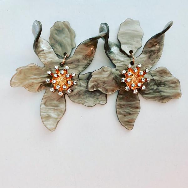 Acrylic Flower Earrings picture