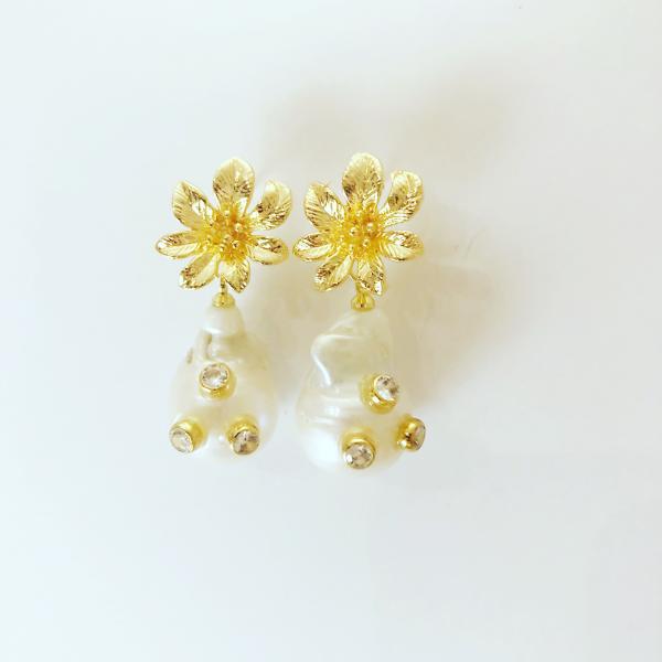 Pearl Earrings picture