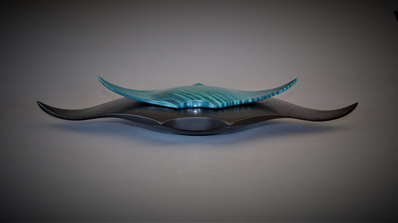 "Manta Ray Box - Ash Black"