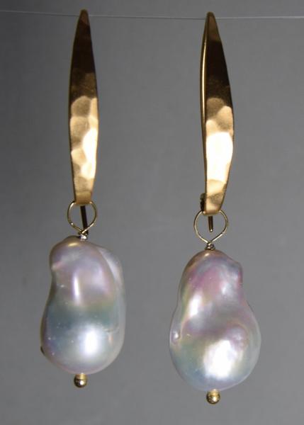 WHITE BAROQUE PEARL ON GOLD LONG picture