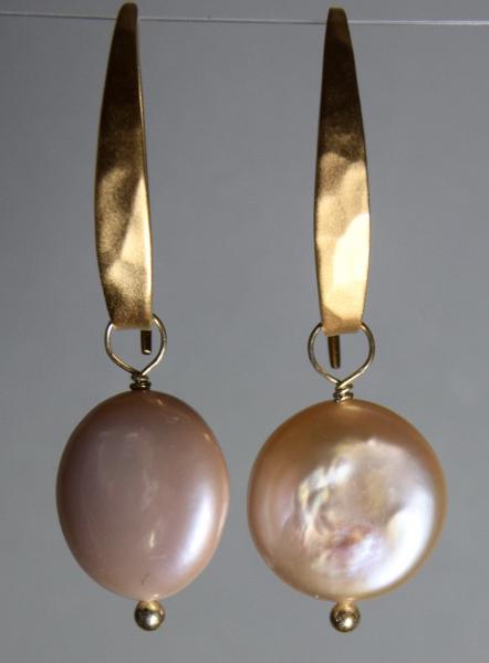 PINK CULTURED COIN PEARL ON LONG GOLD picture