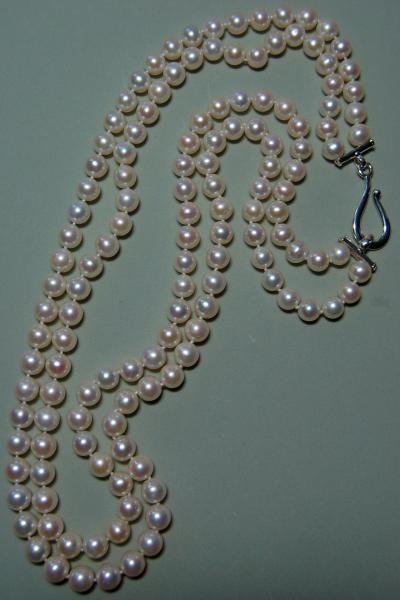 2 STRANDS OF CULTURED WHITE PEARLS