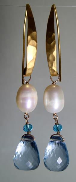 CULTURED WHITE PEARL WITH BLUE TOPAZ ON SHORT GOLD picture