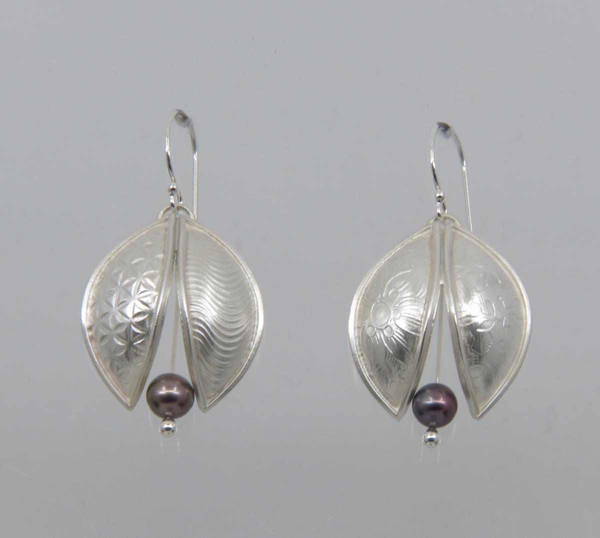 Bleeding Heart Earrings picture