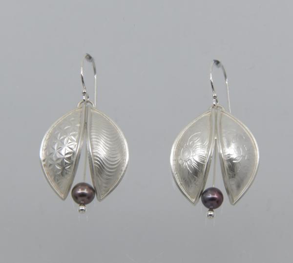 Bleeding Heart Earrings picture