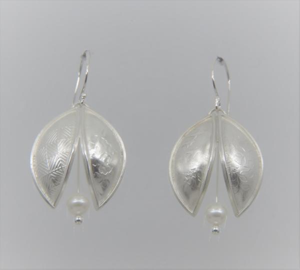 Bleeding Heart Earrings picture