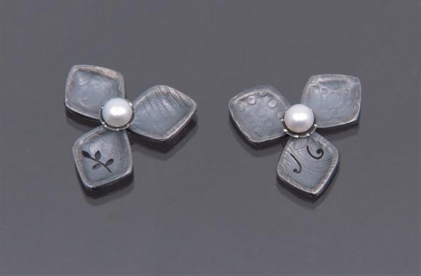 Three Petal Flower Stud Earrings picture