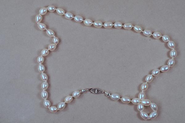 White Freshwater Pearls picture