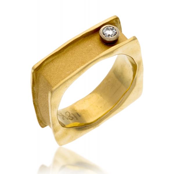 18kt Gold Square Band with Diamond