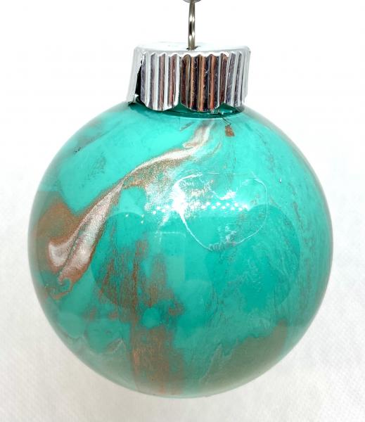 Acrylic pour Christmas ornament
