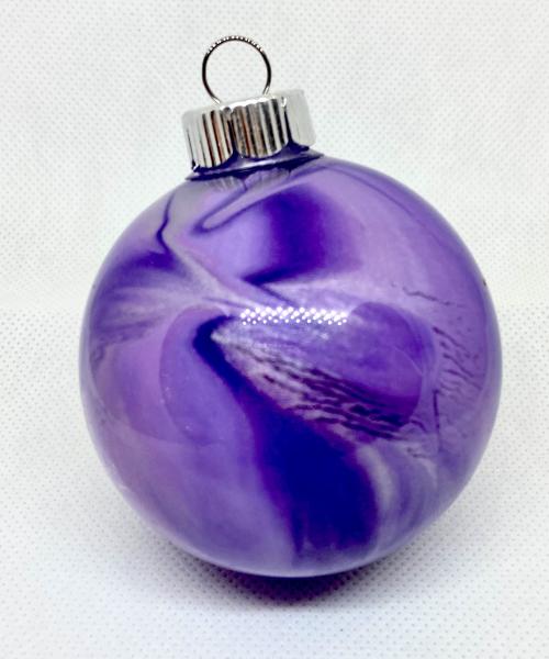 Acrylic pour Christmas ornament