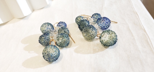 Blue bubbles pyrex cascade earrings picture