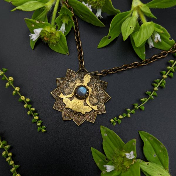etched meditation mandala necklace with labradorite