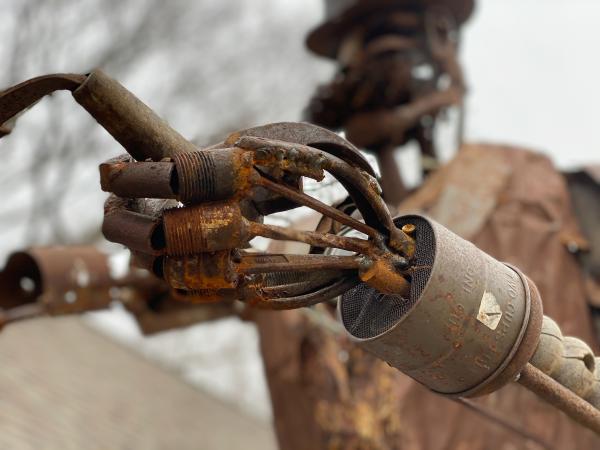 THE LAMPLIGHTER SCULPTURE picture