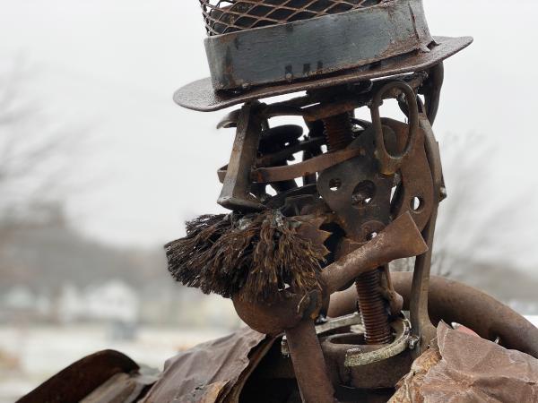 THE LAMPLIGHTER SCULPTURE picture