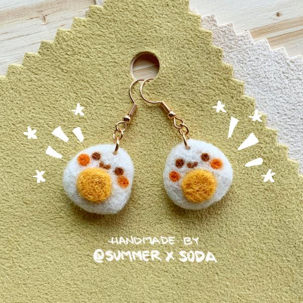 Happy Fried Eggs earrings picture