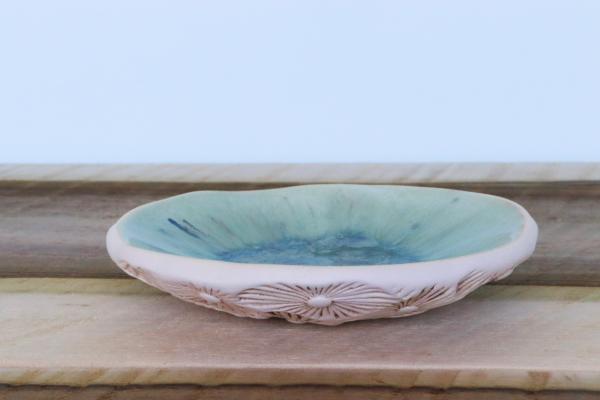 Star Coral Round Dish in Beach Pebble picture