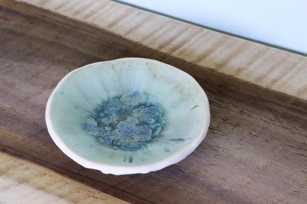 Star Coral Round Dish in Beach Pebble