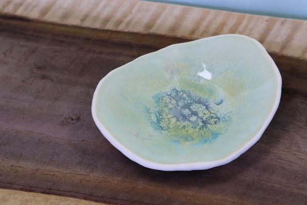 Anemone Oval Dish in Seagrass picture