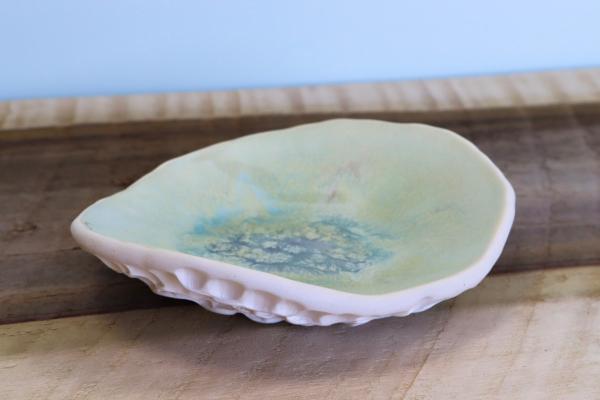 Anemone Oval Dish in Seagrass
