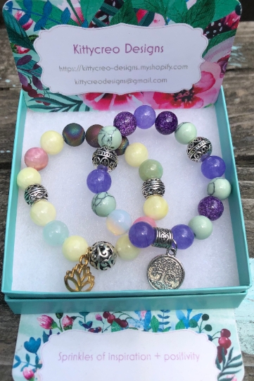 Women 6 1/2 inches stretchy beaded bracelets with charm, semi precious stones, glass beads, picture