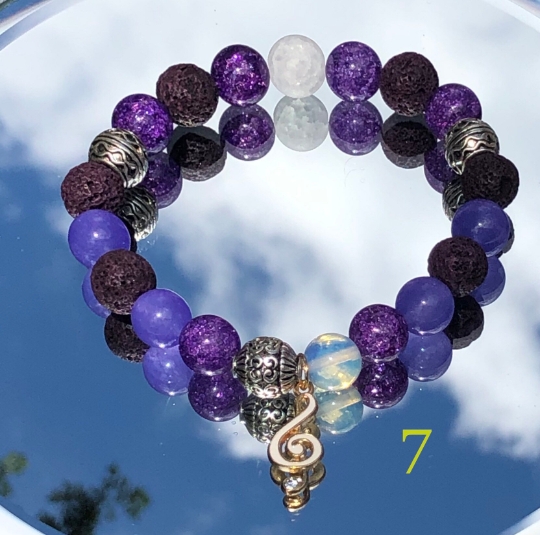 Women 7 3/4 inches stretchy beaded bracelets with charm, semi precious stones, glass beads picture