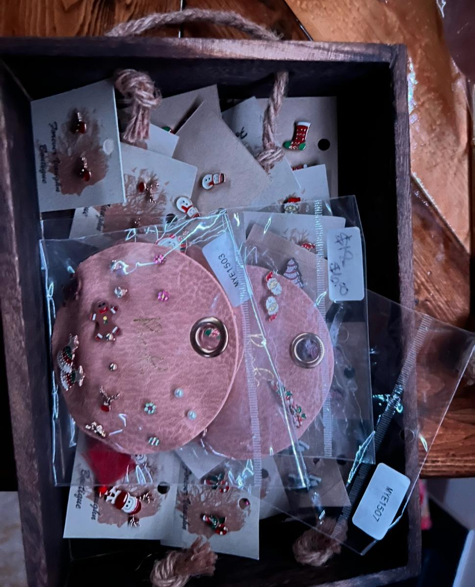 Seasonal jewelry picture