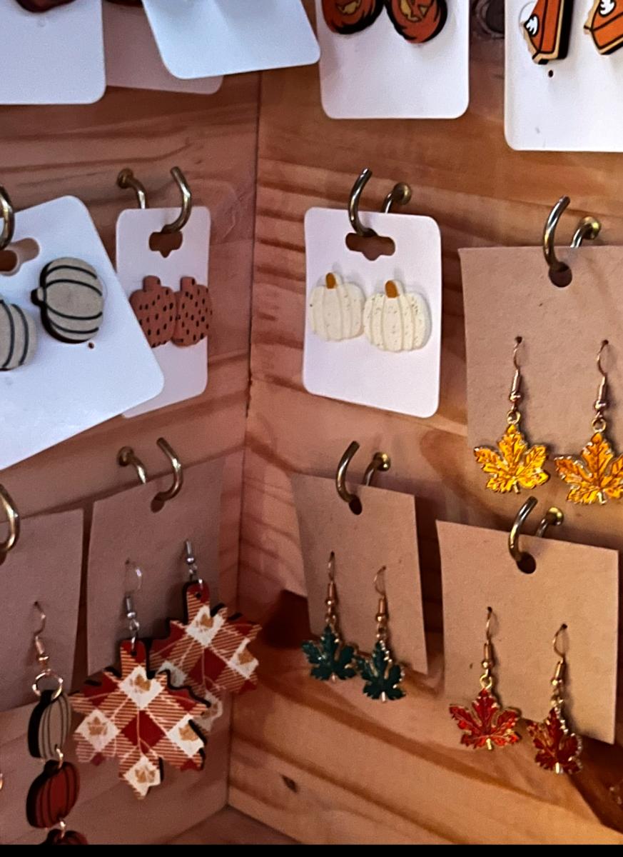 Seasonal jewelry picture