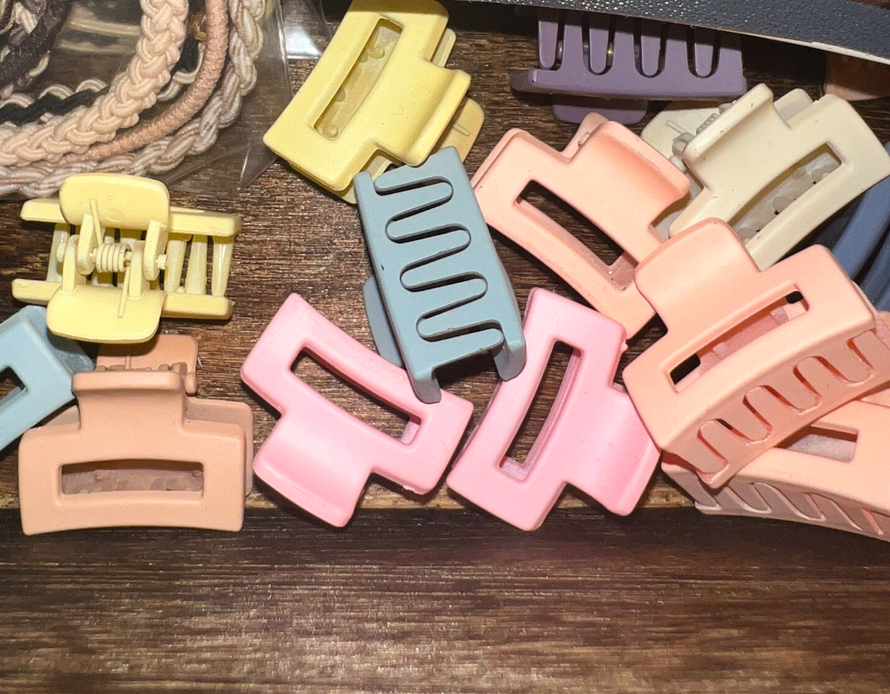 Hair bows and hair clips picture