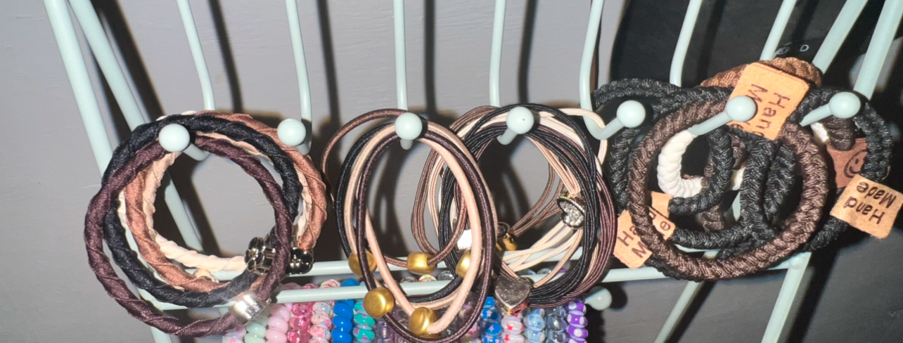 Hair bows and hair clips picture